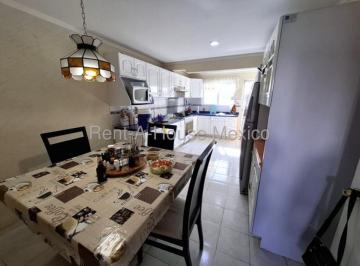 Casa de 4 habitaciones, Querétaro · Casa de 3 Niveles con Cuarto de Servicio y 3 Recámaras. Milenio III - Venta