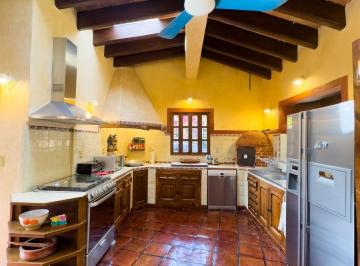Casa de 5 habitaciones, Tepoztlán · Casa en Venta en Tepoztlan, Morelos
