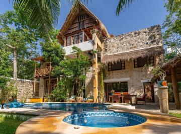 Casa · 391m² · 4 Recámaras · 2 Estacionamientos · Villa en Venta de 4 Recámaras con Alberca Privada – Zona Xcaret, Riviera Maya