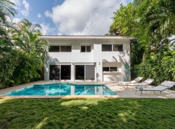 Casa · 520m² · 6 Recámaras · 5 Estacionamientos · Casa en Venta 6 Recámaras con Vista Al Campo de Golf – Villa Belfiore Club Real Playacar