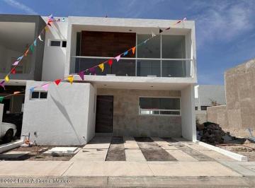 Casa de 3 habitaciones, El Marqués · Casa en Venta de 3 Recámaras Mas Estudio en El Mirador Querétaro