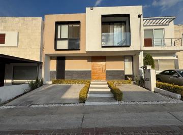 f5ca3d15ce1eb82205a605688c34dc45c41581360ad0c2ab142d80f6c51d143f · Amplia y Luminosa Casa en Venta en Cumbres del Lago Juriquilla Querétaro