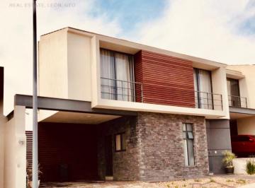 Casa · 226m² · 3 Recámaras · Renta de Casa en Lomas del Molino 2