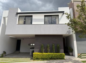 Casa · 176ha · 3 Recámaras · 2 Estacionamientos · En Lomas del Pedregal Totalmente Equipada Rl