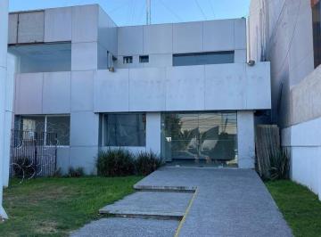Oficina · 893m² · 4 Recámaras · 4 Estacionamientos · Propiedad en Carranza Ideal Para Escuelas o Consultorios Pc