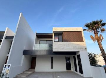 Casa · 184m² · 3 Recámaras · 2 Estacionamientos · En San Angel V con Jardin