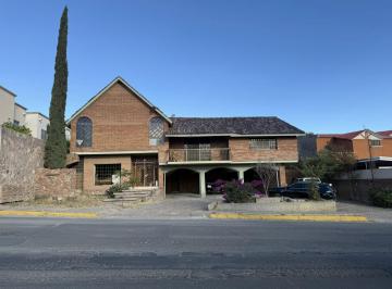 Casa · 760m² · 3 Recámaras · 6 Estacionamientos · Venta de Residencia a Remodelar Sobre Ave California Excelente Ubicación