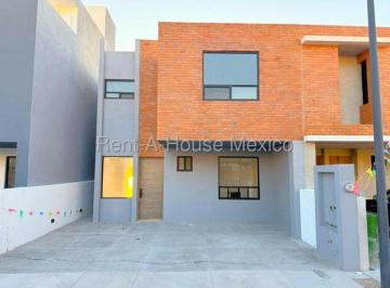 Casa de 4 habitaciones, Corregidora · Casa de Autor en Venta con Sótano en El Condado Querétaro