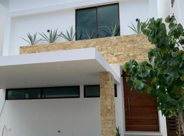Casa en condominio · 304m² · 3 Recámaras · 2 Estacionamientos · Casa en Venta