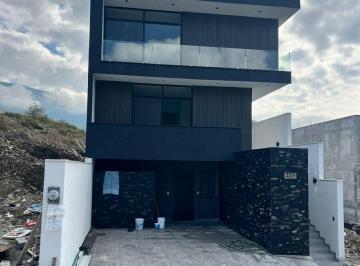 6dbaea57a308e7b81692323aac4510ed7c00021c83191a4b719f3818354f772f · Casa en Venta en Santiago Nuevo Leon