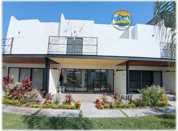 Casa de 3 habitaciones, Xochitepec · Casa con Alberca, Exclusiva Privada de 10 Casas