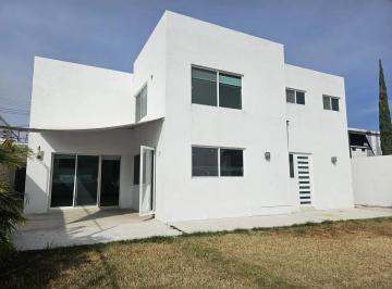 Casa · 378m² · 4 Recámaras · 3 Estacionamientos · Casa en Venta en Juriquilla Santa Fe