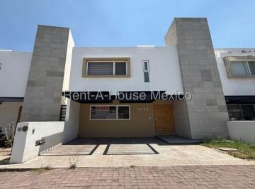 Casa de 3 habitaciones, Querétaro · Casa en Venta con 3 Recámaras con Baño Propio en Cumbres del Lago Querétaro