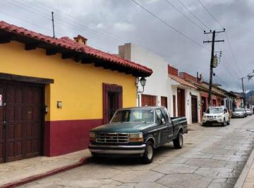 Casa de 3 habitaciones, San Cristóbal de las Casas · Casa Céntrica con Local y Jardín
