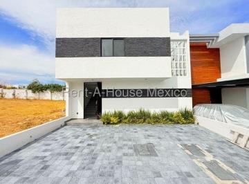 Casa de 4 habitaciones, Querétaro · Casa de Autor en Venta con 4 Recámaras con Baño Propio en Juriquilla Querétaro