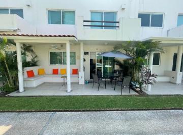 Casa · 200m² · 4 Recámaras · 2 Estacionamientos · Casa en Fraccionamiento Puerto Marqués