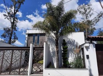 Casa · 220m² · 3 Recámaras · 4 Estacionamientos · Casa en Venta en Bosque del Lago, Lago de Guadalupe