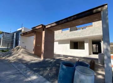 Casa · 550m² · 3 Recámaras · 3 Estacionamientos · Casa en Real de Juriquilla