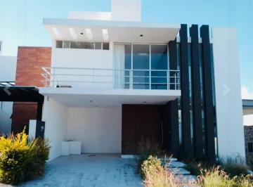 Casa en condominio · 385m² · 4 Recámaras · Casa en Venta en Cumbres del Lago