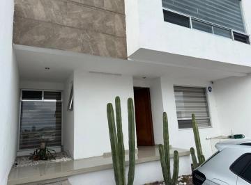Casa · 200m² · 3 Recámaras · 3 Estacionamientos · Casa en Real de Juriquilla – Sección Prados