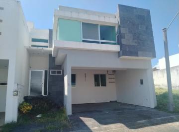 Casa · 245m² · 3 Recámaras · 2 Estacionamientos · Casa - La Riviera Veracruzana