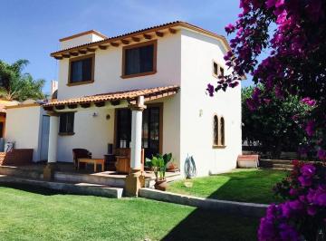 Casa en condominio · 220m² · 4 Recámaras · 4 Estacionamientos · Departamento en Fraccionamiento Cumbres del Lago