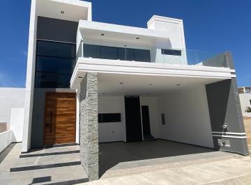 Casa · 250m² · 4 Recámaras · 2 Estacionamientos · Casa en Renta en Altabrisa