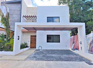Casa · 225m² · 4 Recámaras · 2 Estacionamientos · Casa en Venta, 4 Recámaras, Piscina, Río Residencial, By Cumbres, Cancún