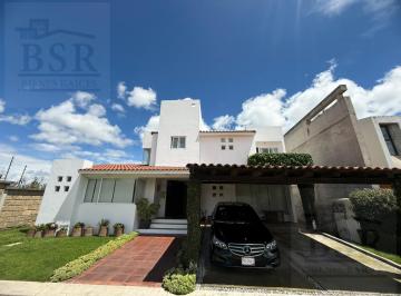 Casa en condominio · 290m² · 3 Recámaras · 2 Estacionamientos · Casa en Renta El Meson - Calimaya
