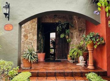Casa · 375m² · 5 Recámaras · 5 Estacionamientos · Casa en Venta en Bugambilias Zapopan Jalisco