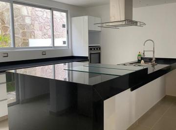 Casa · 200m² · 3 Recámaras · 2 Estacionamientos · Venta de Casa en Espíritu Santo, con Excelente Ubicacion de 3 Recamaras