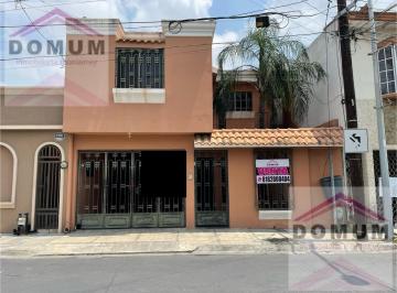 Casa · 288m² · 5 Recámaras · 2 Estacionamientos · Casa en Venta Col Alamos de Corregidora Gpe, N. L.