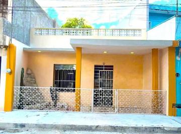 Casa · 91m² · 2 Recámaras · 1 Estacionamiento · Linda Casa en Venta Remodelada Merida Centro (Avc - 2748)