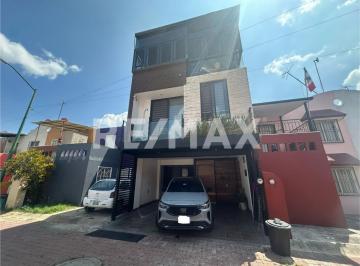 Casa · 237m² · 4 Recámaras · 2 Estacionamientos · Casa en Venta en Las Juntas - (4)