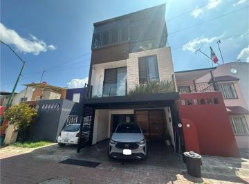 Casa · 237m² · 4 Recámaras · 2 Estacionamientos · Casa en Venta en Las Juntas - (4)