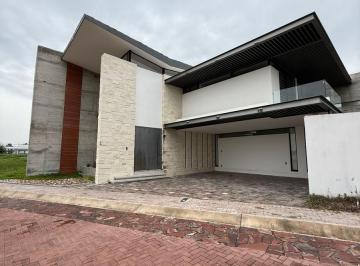 Casa · 318m² · 2 Recámaras · 4 Estacionamientos · Casa en Venta en Ciudad Maderas