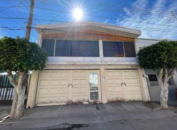 CASA EN VENTA – ZONA NORTE, IRAPUATO La Pradera
A solo 2 min de Av. Solidaridad
· Casa en Venta Colonia La Pradera Irapuato