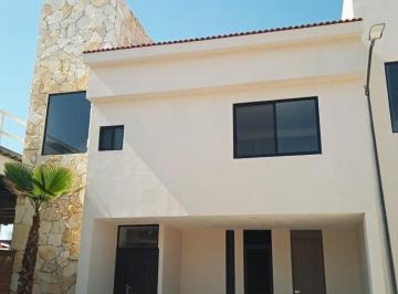 Casa · 194m² · 3 Recámaras · 2 Estacionamientos · Casa en Venta en Cuautlancingo