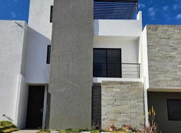 Casa · 177m² · 4 Recámaras · 2 Estacionamientos · Casa en Fraccionamiento Zibatá