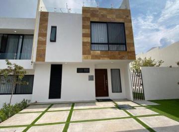 Casa · 243m² · 3 Recámaras · 2 Estacionamientos · Casa en Zibatá, El Marqués