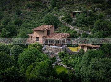 Casa · 363m² · 3 Recámaras · 4 Estacionamientos · Casa en Venta en Santa Catarina