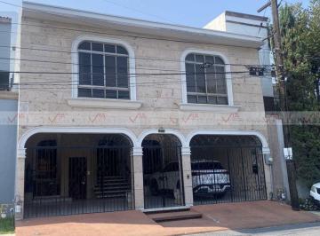 Casa · 321m² · 3 Recámaras · 2 Estacionamientos · Casa en Venta en Cumbres