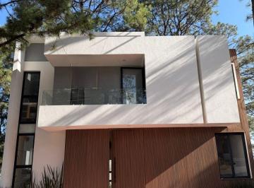 Casa en Venta de 4 habitaciones Fraccionamiento Bosque Monarca · Casa en Venta Vistas Altozano