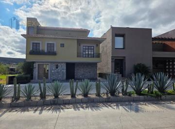 Casa · 410m² · 4 Recámaras · 4 Estacionamientos · Casa en Venta en San Miguel de Allende ¡Las Ventanas Golf Club!