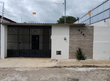 Casa de 1 habitación, Mérida · Casa de un Piso con 1 Recamara 1 Baño Patio Trasero Reja Bardas en Col Amapola Chenku