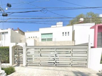 Casa de 5 habitaciones, Guadalajara · Casa en Venta en Chapalita ¡Excelente Oportunidad de Inversiòn Recuperaciòn Hipotecaria!