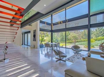 Casa · 750m² · 4 Recámaras · 4 Estacionamientos · Casa en Venta Privada del Secreto Bosque Real Huixquilucan