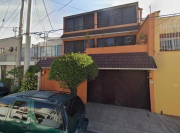 Casa de 3 habitaciones, Venustiano Carranza · Casa en Jardín Balbuena | de Recuperación Bancaria!