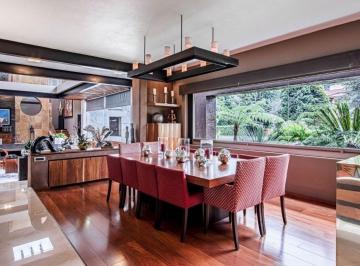Casa · 1100m² · 5 Recámaras · 6 Estacionamientos · Casa en Venta en Club de Golf "Los Encinos"