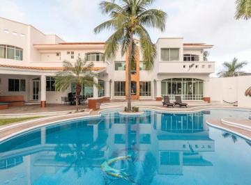 Casa · 750m² · 5 Recámaras · 6 Estacionamientos · Casa en Venta en Cancun Uso de Suelo Mixto Alamos II